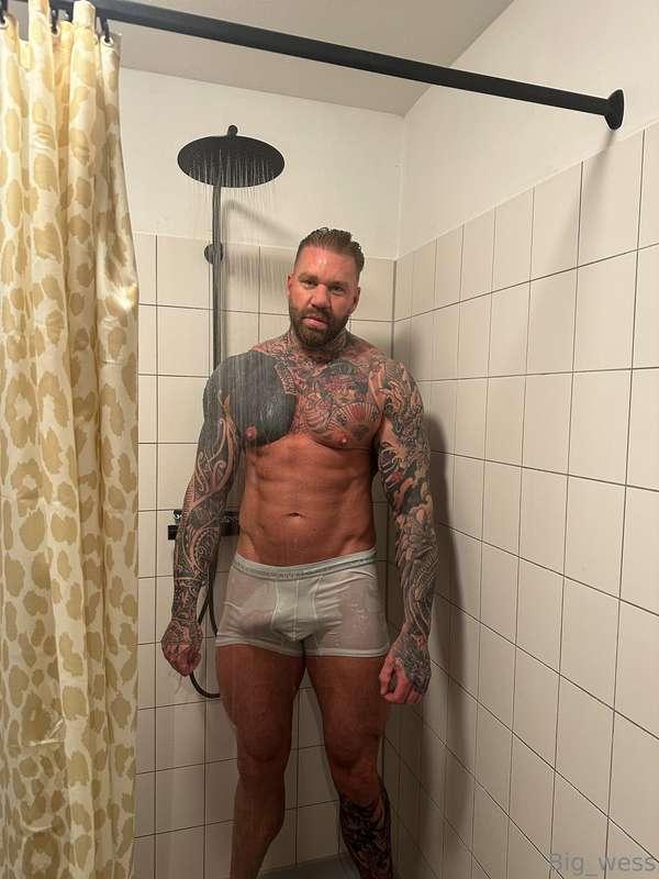Lets shower 😈😈
