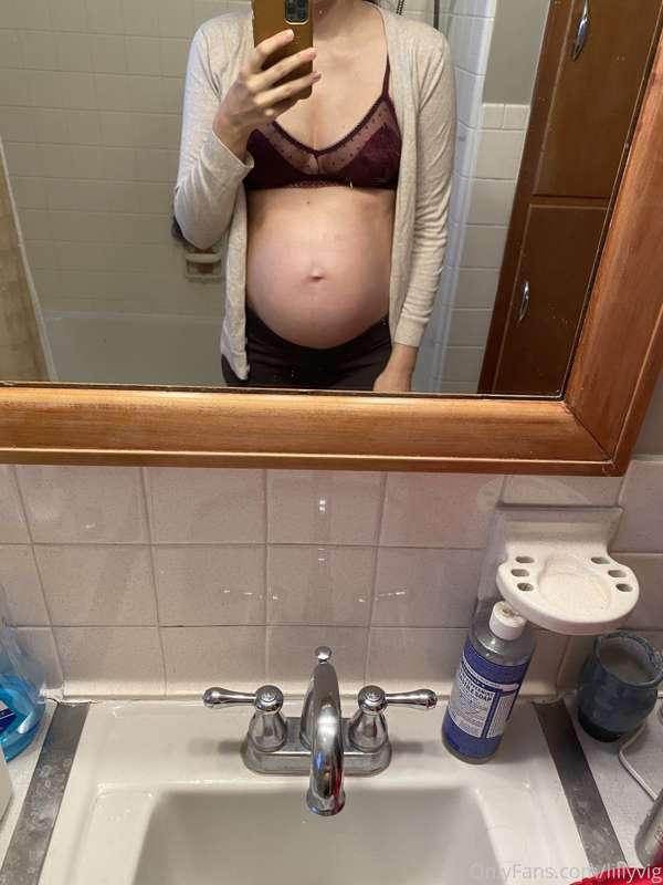 Same time last pregnancy...I'm twice as big this time!!!