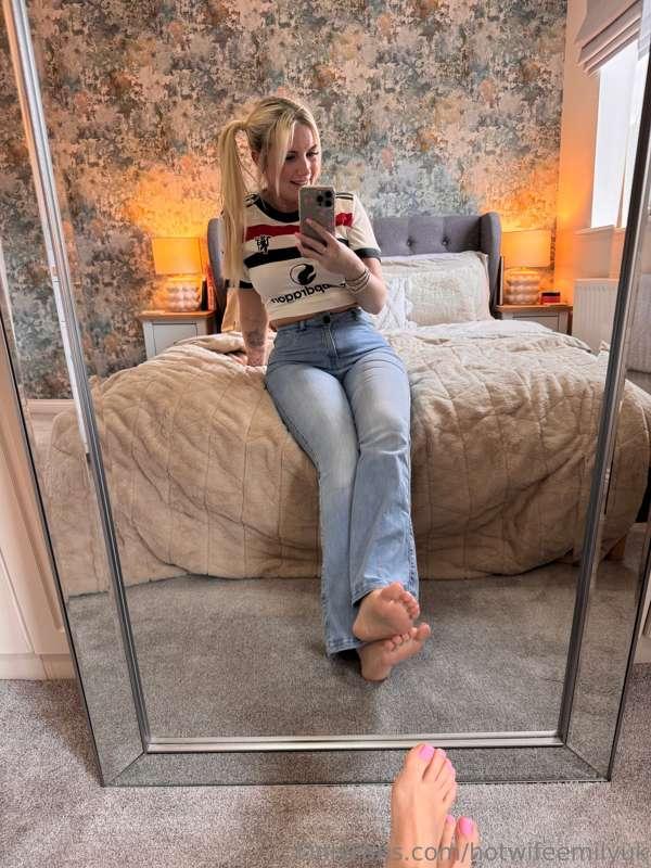 hotwifeemilyuk image #4