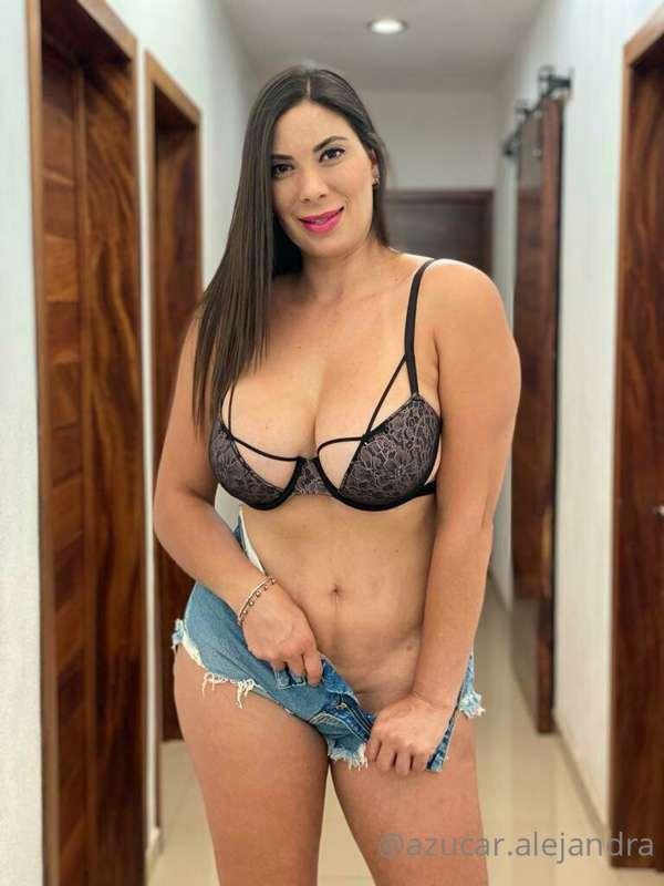 Toda la lenceria ya será por Only , es lo mínimo que se mere..