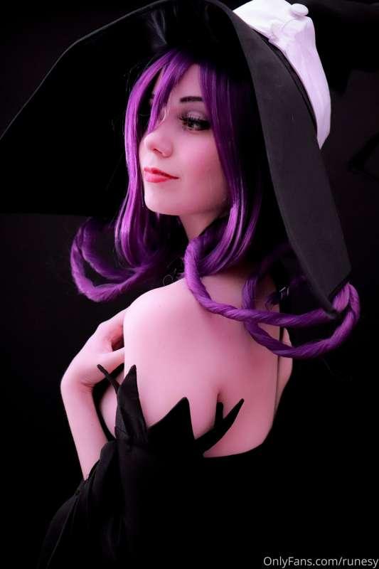 Sneak peek at tonights cosplay and OMG it is so hard to keep..