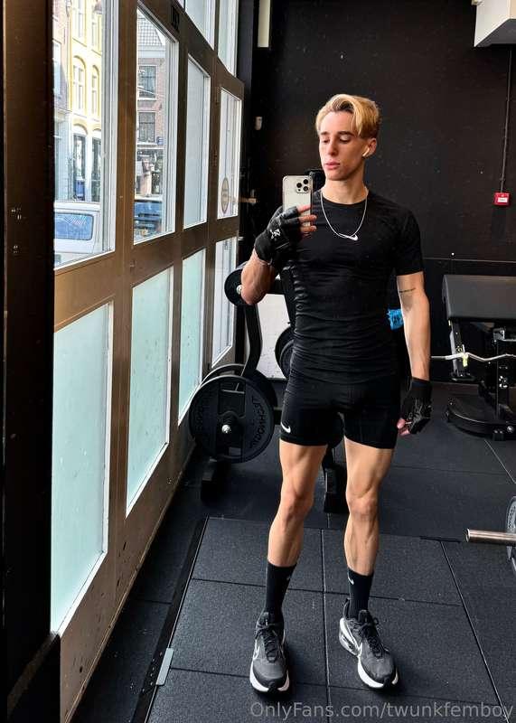 Training day, do you like to work out at the GYM? 🥵 