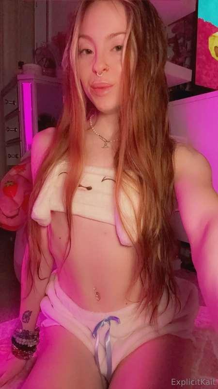 Do you like this little outfit on me?? 🤍