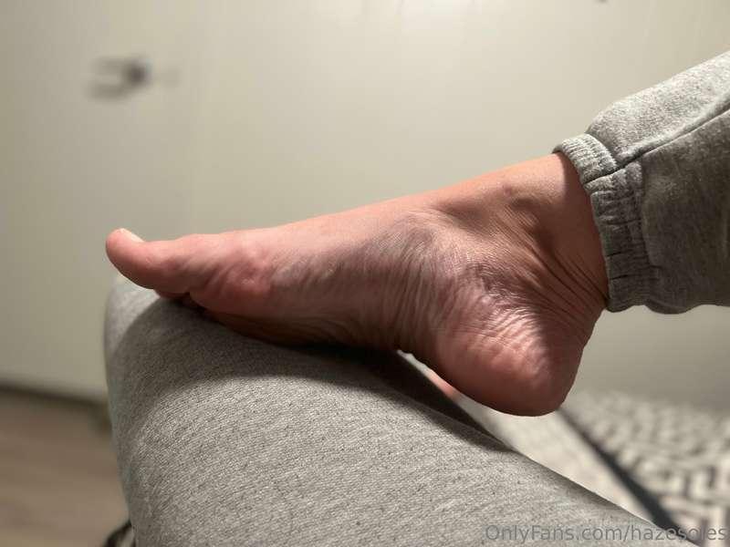 Feet wrinkles, who’s a fan of them 🖤