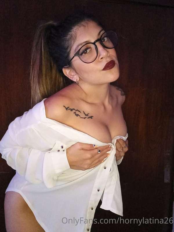 I really like how the glasses look on me... do you? 🌹