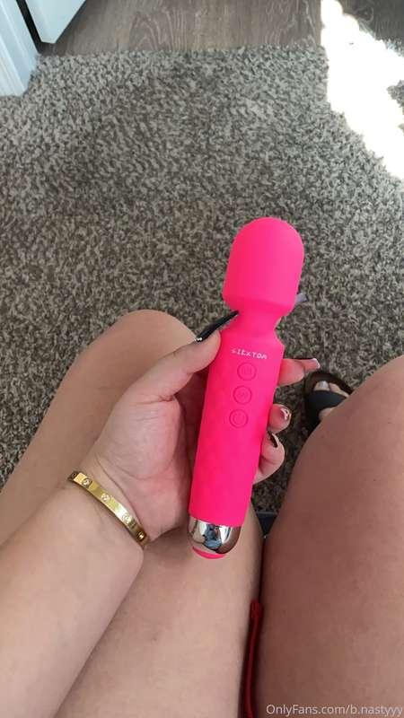 who wants to see me play with my new toy? 😋😋