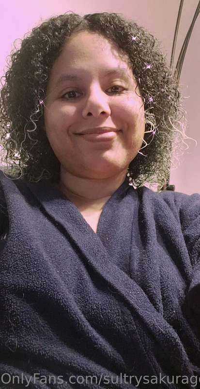 The green hair dye I had is mostly out. This is my natural h..