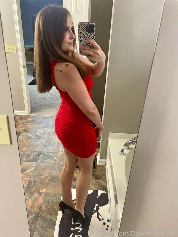 I gotta say, I am rocking the fuck out of this dress 💋 

#milf #wife #hotwife #reddress #datenight #openmarriage 