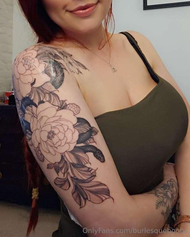 I did a thing... Not finished yet, needs the flowers shading..