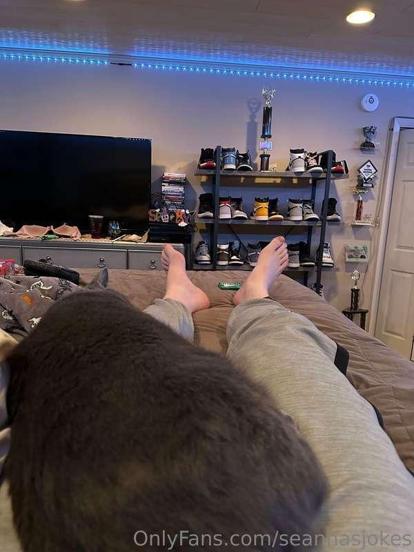 I wish this was you sitting on me 😏