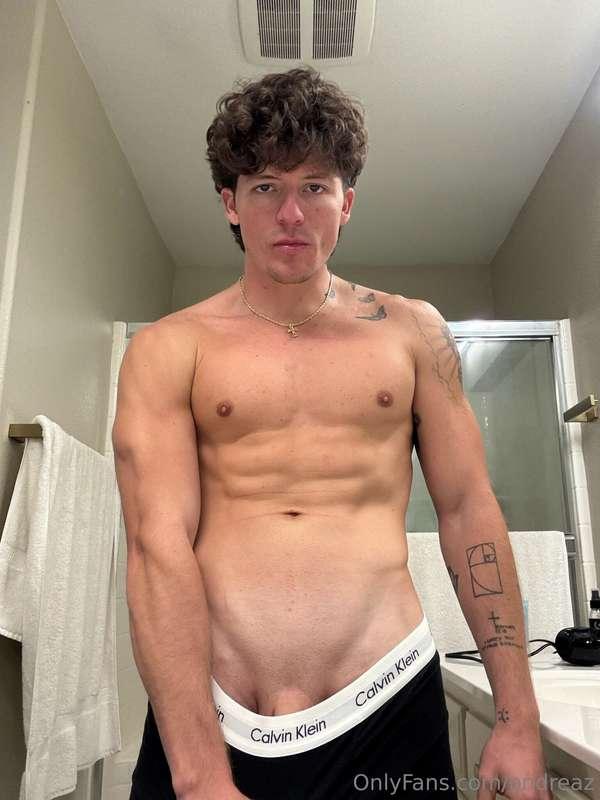 Bathroom shenanigans yet again, but this time I’m really hor..