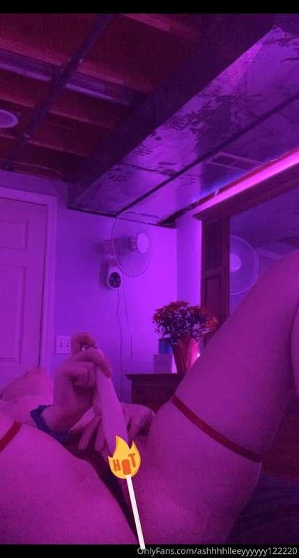 Watch me fuck myself and tease my sensitive clit🥵