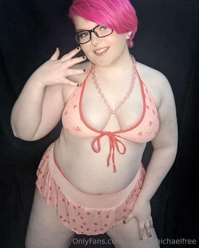  She is free All day every day! What are you waiting for? 🆓🆓..