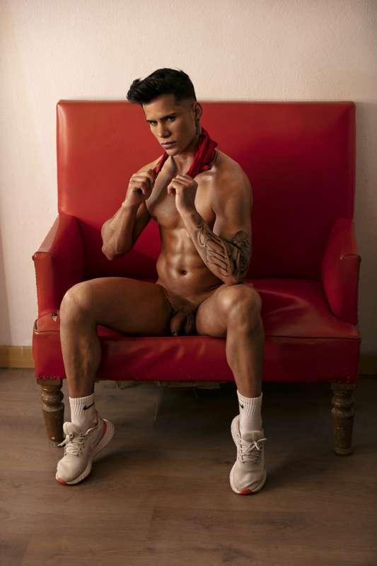 The first frontal nude of @andregomez09 📸🔥