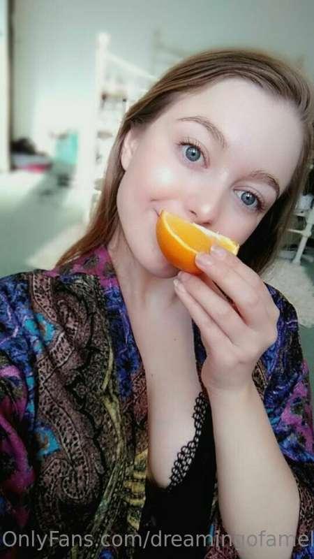 Eating fruit n feeling cute 🍊