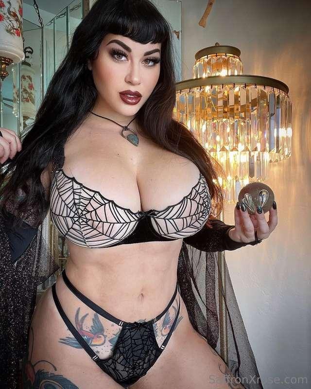 Don't worry, I don't bite...I suck 😋