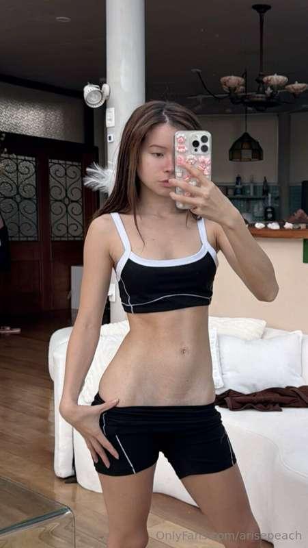 Rate my belly in DM 😋🤏🏻