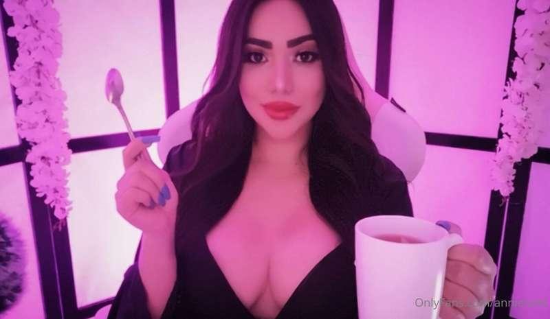 NUEVO ROLEPLAY 🔥 🔥 🔥
Tu HERMANASTRA Te AYUDA A CALENTARTE en..