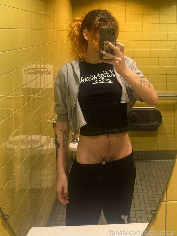 baby i’m horny join me in the bathroom 💕