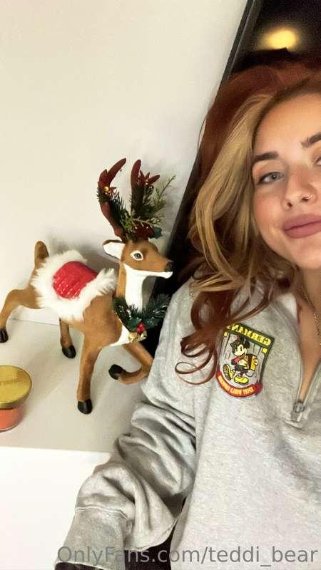 It’s decorating time!! Who is excited for Christmas?! I am!!..