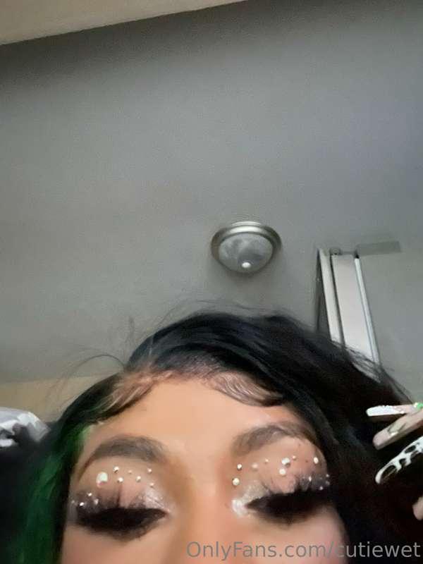 giving school girl titty pics w face  • taking off lingirie ..
