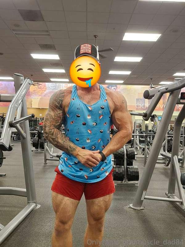 Pumped up! Who loves muscle daddys?