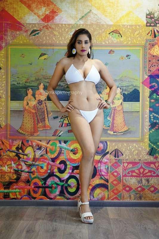 T78 # White Bikini Shoot

#bikini #bold #indian #desi #fitne..