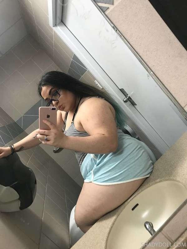 ## If you like big booty girls, msg me!! 🤤👀🖤