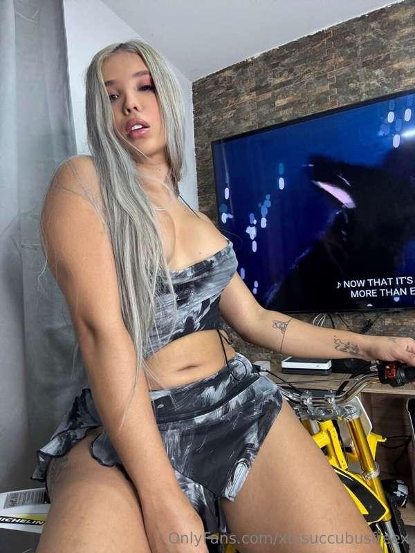 You’ve got good taste if you’re into trans girls—@ninagomezt..
