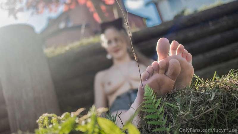 For the feet lovers!  @lucymuse