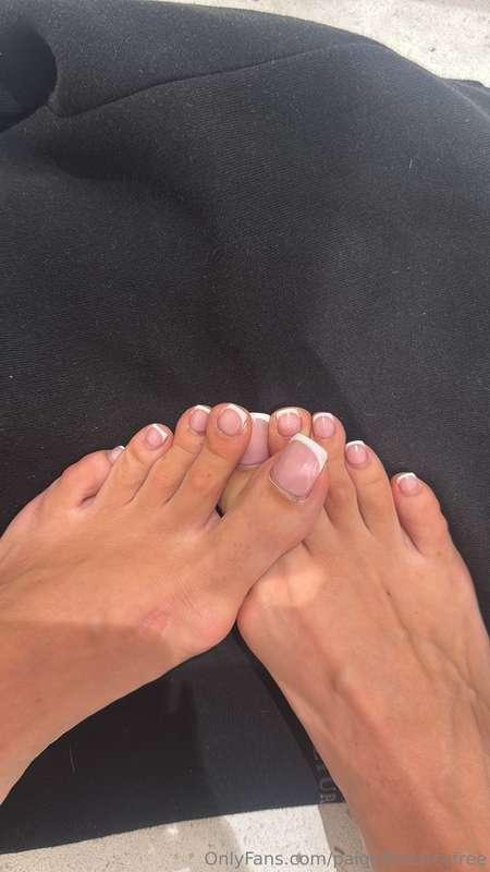 Pretty toes 😜