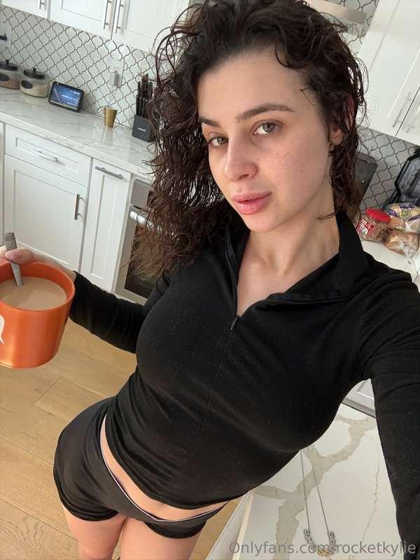 Can i give you some cream for your morning coffee?😉💦
