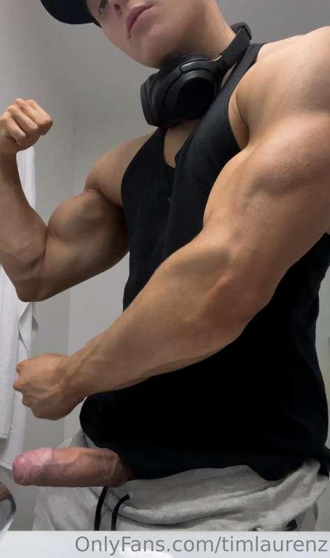 Biceps or dick? 😏