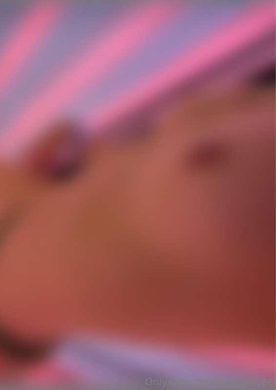 Took some naughty selfies in the tanning bed for you baby 🥵