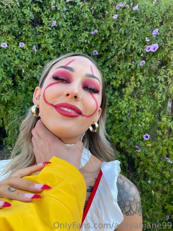 Surprise your sexy evil clown ready to get fucked 😍 I love b..