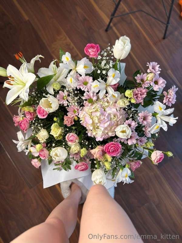 🌸✨ Flowers are a little magic that makes any day special. Th..