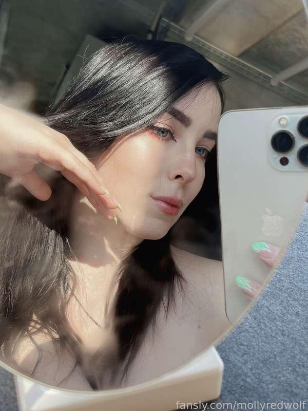 mollyredwolf image #0