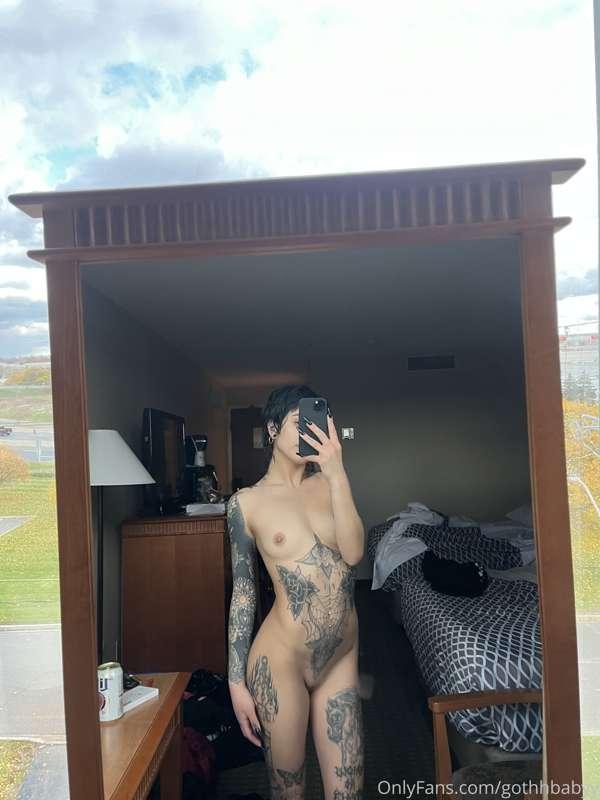 Who wants to cum on my tits💦💦