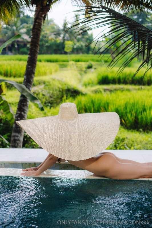 When there are so many beautiful pictures with this hat, I c..