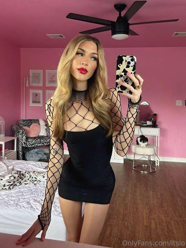 lady in black