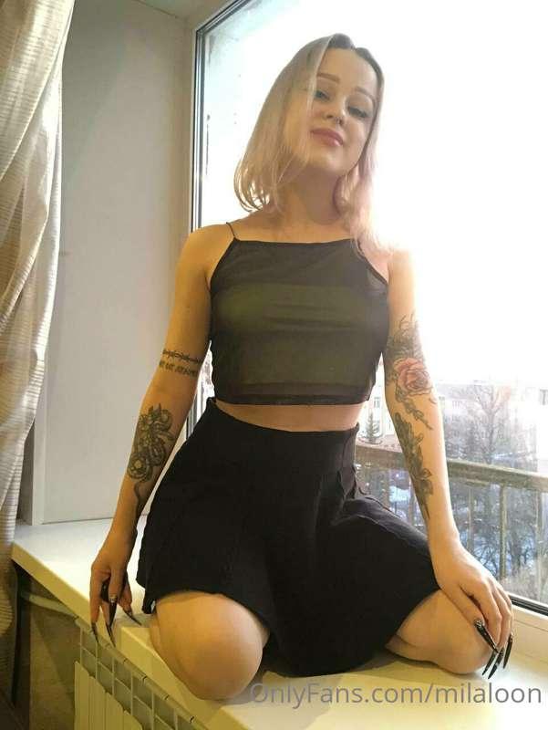 I want you to do it with me on the windowsill, there's nothi..