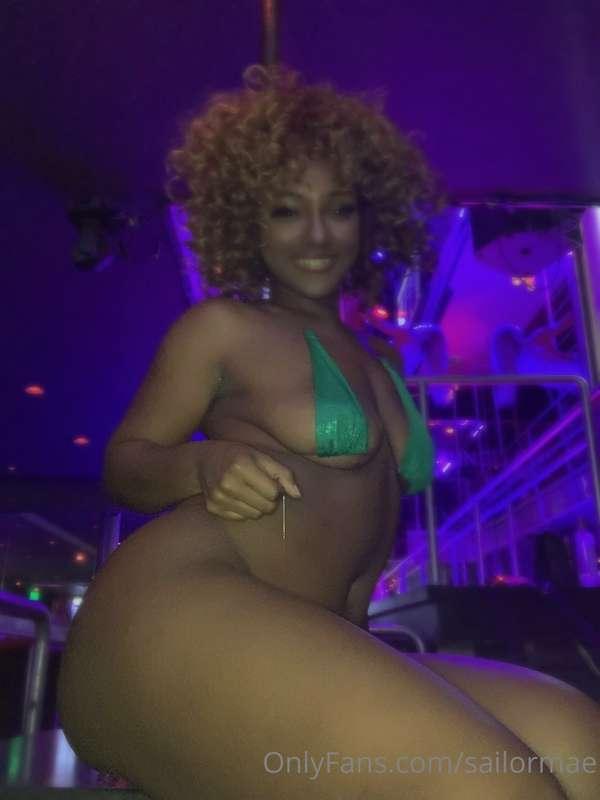 club shots, slow night tonight. i kinda like this curly afro..