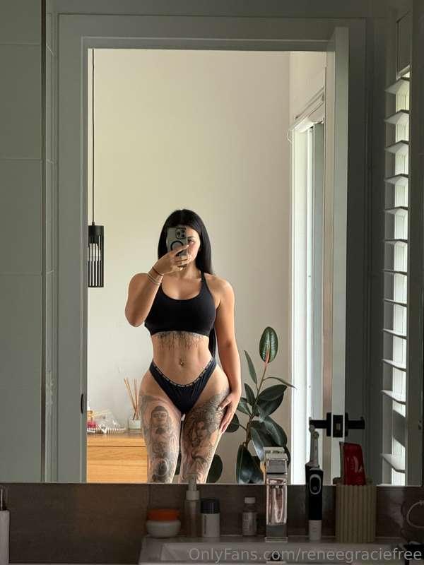 Do you prefer a gym girlie 😝