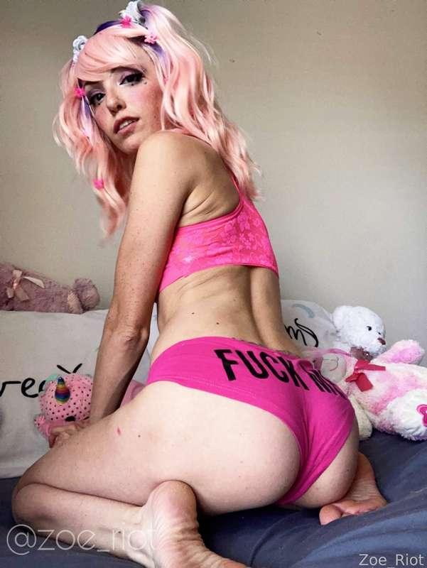 zoe_riot image #6