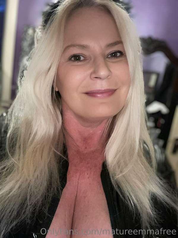 Champaign isn't the only thing being pooped tonight. 4 video..