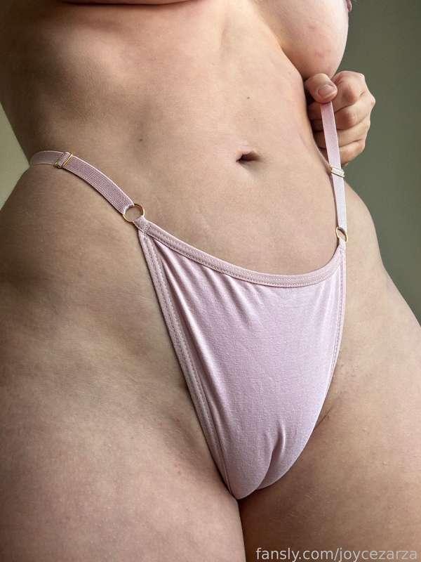 How’s my camel toe in these? 🤭