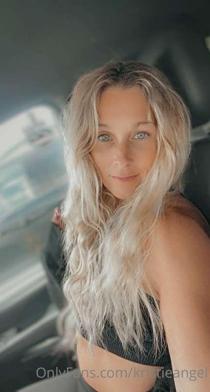 On my way to CrossFit ❤️❤️Feeling pretty today💋💋