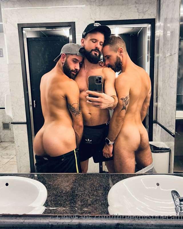Why choose one when you can eat both! 😈🍑
Subscribe to our pr..
