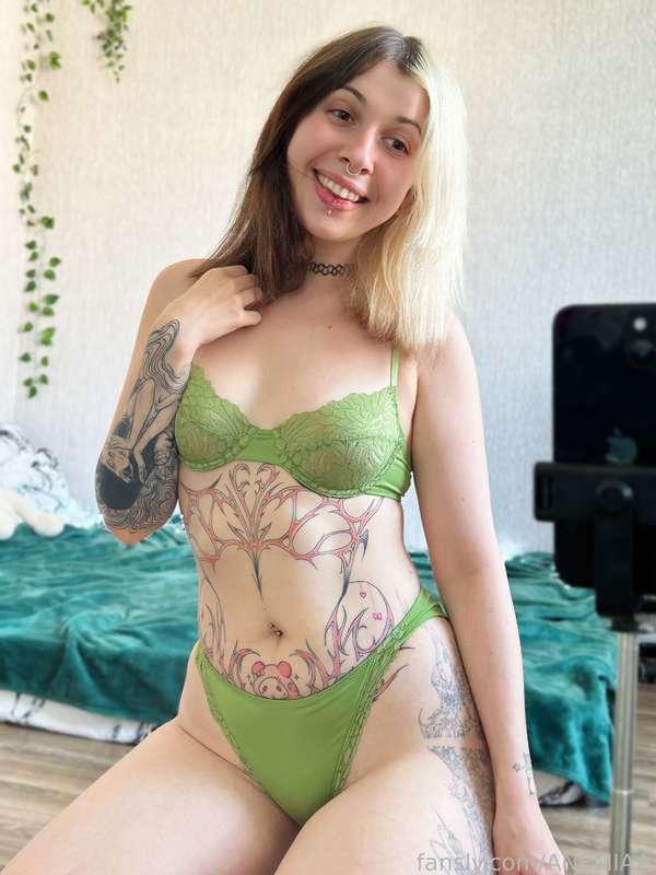 More and more often I like to take photos without makeup... what do you think about it?🌱


#egirl #Heels #cute #fyp #emo #tattoo #girlnextdoor #girlfriend #waifu #petite #horny #tongue #Hairypussy