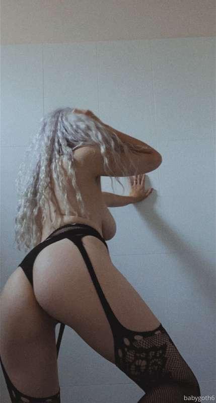 FREE LEWDS & NEWDS;

stockings & shower pics for my babies 🖤..